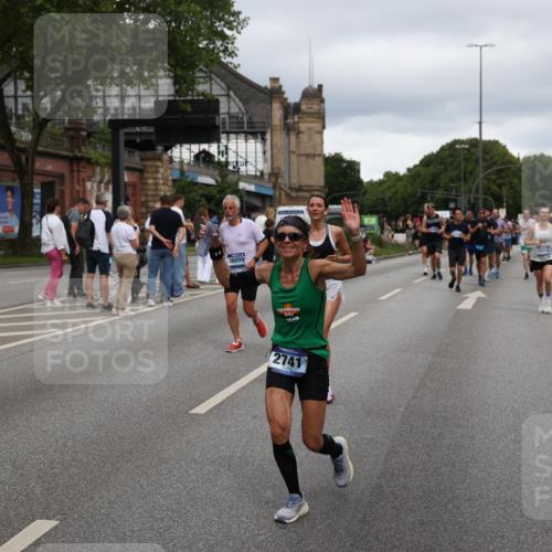 29.06.2025 - hella hamburg halbmarathon Yannick Fuchs http://msf.ph/oto/8311951 29.06.2025 10:50:37 20KM 1583, 1955, 2083, 2741, 3413, 3836, 4152, 4940, 5418, 5492, 5570, 6399, 6416, 6835, 7037, 7547, 7716, 8393, 8542, 8652, 8669, 8825, 9488, 9727, 9820, 9884, 9907, 9934, 10093, 10212, 10665, 11083, 11212, 12014, 12348, 12440, 12523, 12590, 12712, 13394, 13666, 13691, 13750, 14139, 14408, 14588, 14678, 14867, 15097, 15407, 15431, 15695, 15712, 16113, 16121, 16257, 16261, 16634, 16679, 17268, 17660, 17993, 18208, 18652, 18719, 18867, 18899, 19091 meine-sportfotos.de