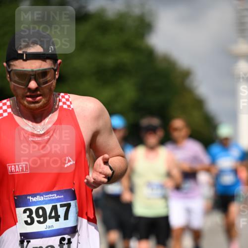 29.06.2025 - hella hamburg halbmarathon Dr. Thomas Lammeyer http://msf.ph/oto/8311967 29.06.2025 09:54:53 Kennedybrücke 1136, 1256, 1912, 1941, 1962, 2972, 3523, 3700, 3947, 4759, 4843, 4854, 4865, 4888, 5087, 5275, 5375, 5410, 6593, 6721, 6901, 7116, 7284, 7378, 7635, 7693, 8319, 8871, 9262, 9313, 9371, 9380, 9755, 9833, 9885, 10193, 10415, 10469 meine-sportfotos.de