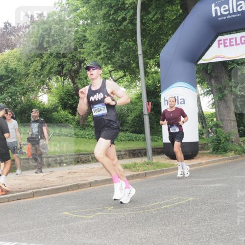 29.06.2025 - hella hamburg halbmarathon KatJ http://msf.ph/oto/8311980 29.06.2025 10:15:24 Zwischen KM18-KM19  meine-sportfotos.de