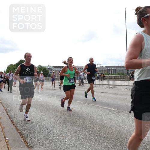 29.06.2025 - hella hamburg halbmarathon Lena Gebhardt http://msf.ph/oto/8312036 29.06.2025 10:22:03 Lombardsbrücke 1294, 14, 16796, 6676, 19099, 190, 1003, 1158, 1191, 1250, 1294, 1419, 1668, 1958, 1963, 2009, 2022, 2063, 2172, 2315, 2353, 2514, 2529, 2744, 3050, 3108, 3172, 3458, 3606, 3768, 3995, 4046, 4113, 4114, 4289, 4366, 4375, 4376, 4829, 4970, 5122, 5641, 5759, 5957, 6086, 6307, 6475, 6676, 6805, 6881, 6977, 7075, 7162, 7612, 7672, 8431, 8715, 8860, 8884, 8896, 8954, 8959, 9002, 9062, 9369 meine-sportfotos.de