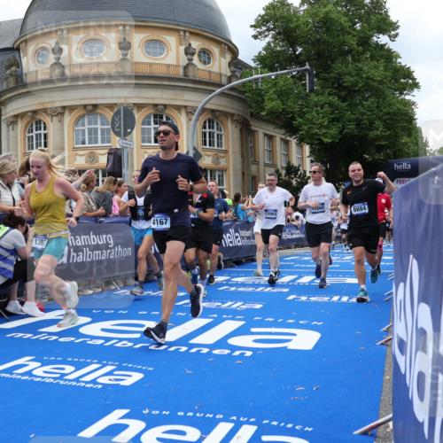 29.06.2025 - hella hamburg halbmarathon Strokosch-Dieckow http://msf.ph/oto/8312054 29.06.2025 10:57:13 Ziel 1387, 1877, 2417, 2676, 4167, 4261, 4940, 8585, 9450, 9577, 9884, 9934, 10383, 11590, 11612, 12014, 12590, 13664, 13750, 14139, 15110, 15229, 15664, 15726, 16625, 17660, 17779, 17848, 17993, 18208, 19184 meine-sportfotos.de