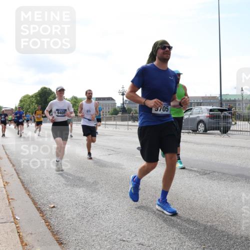 29.06.2025 - hella hamburg halbmarathon Lena Gebhardt http://msf.ph/oto/8312167 29.06.2025 10:12:21 Lombardsbrücke 9405, 3705, 1062, 1249, 1610, 1785, 1790, 1850, 2661, 2963, 2964, 3182, 3248, 3262, 3746, 4453, 4499, 4554, 5166, 5176, 5597, 5598, 6822, 6871, 6966, 7014, 7474, 8971, 9253, 9254, 9405, 9705, 10409, 10581, 10685, 11509, 11525, 11537, 11581, 11917, 13171, 13542, 13566, 13816, 13958, 14060, 14196, 14313, 14540, 14863, 14868, 15137, 15369, 16379, 16473, 16976, 18178, 18261, 18395, 18429, 18493, 18655 meine-sportfotos.de