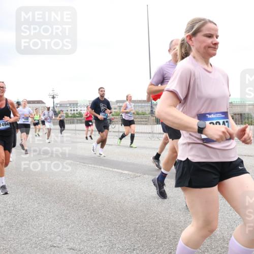 29.06.2025 - hella hamburg halbmarathon Lena Gebhardt http://msf.ph/oto/8312173 29.06.2025 10:56:34 Lombardsbrücke 9435, 16934, 17494, 17092, 17, 1047, 1113, 1738, 2095, 2143, 2307, 2887, 2915, 2991, 3257, 3418, 3438, 3516, 3517, 3520, 3614, 3675, 3676, 3953, 3987, 4083, 4094, 4118, 4354, 4773, 5237, 5438, 5580, 5693, 5757, 5911, 5944, 6348, 6349, 6690, 6968, 7025, 7028, 7090, 7307, 7381, 7711, 8005, 8108, 8150, 8305, 8517, 8606, 8766, 8939, 8943, 9172, 9210, 9383, 9435, 9606, 9910, 9948, 9953, 10555, 10569, 10571, 10740, 10784, 10987 meine-sportfotos.de