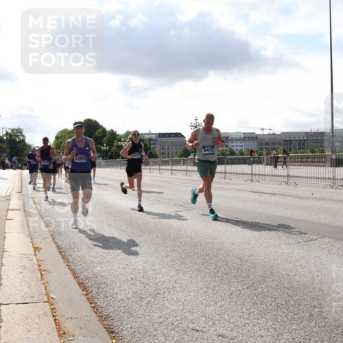 29.06.2025 - hella hamburg halbmarathon Lena Gebhardt http://msf.ph/oto/8312188 29.06.2025 09:47:13 Lombardsbrücke 6915, 13972, 6473, 1002, 1053, 1396, 1407, 1411, 1577, 1910, 1959, 2121, 2228, 2563, 2774, 2836, 3005, 3783, 3790, 3935, 4246, 4740, 5193, 5660, 5961, 6032, 6305, 6473, 6915, 7080, 7466, 7622, 7831, 7867, 7972, 8323, 8366, 9171, 9376, 9508, 9519, 10477, 10771, 11055, 11370, 11806, 11898, 12137, 12204, 12704, 12899, 13148, 13199, 13493, 13494, 13729, 13771, 13972, 13991, 14069, 14385, 14459 meine-sportfotos.de