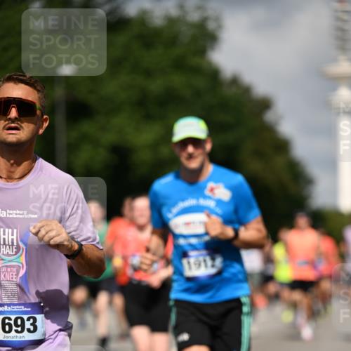 29.06.2025 - hella hamburg halbmarathon Dr. Thomas Lammeyer http://msf.ph/oto/8312236 29.06.2025 09:54:55 Kennedybrücke 1136, 1256, 1912, 1941, 1962, 2972, 3523, 3700, 3947, 4759, 4843, 4854, 4865, 5275, 5375, 5410, 6593, 6721, 6901, 7116, 7284, 7363, 7378, 7635, 7693, 8319, 8871, 9262, 9313, 9371, 9380, 9755, 9833, 9885, 10193, 10375, 10415, 10469 meine-sportfotos.de
