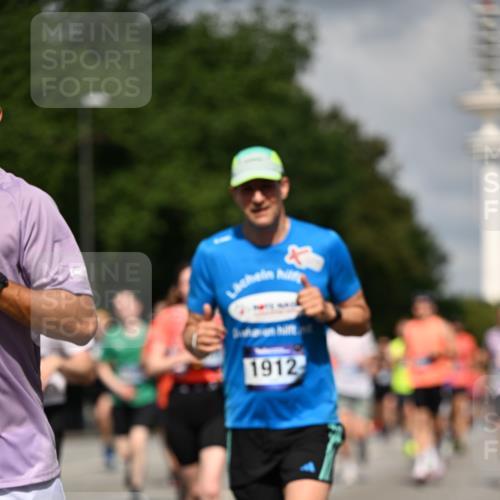 29.06.2025 - hella hamburg halbmarathon Dr. Thomas Lammeyer http://msf.ph/oto/8312242 29.06.2025 09:54:55 Kennedybrücke 1136, 1256, 1912, 1941, 1962, 2972, 3523, 3700, 3947, 4759, 4843, 4854, 4865, 5275, 5375, 5410, 6593, 6721, 6901, 7116, 7284, 7363, 7378, 7635, 7693, 8319, 8871, 9262, 9313, 9371, 9380, 9755, 9833, 9885, 10193, 10375, 10415, 10469 meine-sportfotos.de
