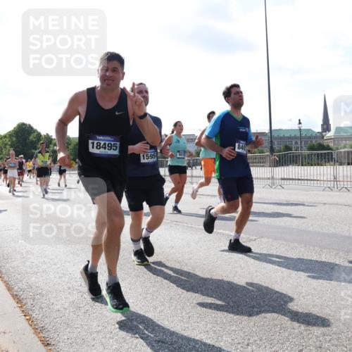 29.06.2025 - hella hamburg halbmarathon Lena Gebhardt http://msf.ph/oto/8312256 29.06.2025 09:59:52 Lombardsbrücke 14778, 18495, 1595, 5015, 840, 1006, 1125, 1264, 1334, 1366, 1595, 1642, 1834, 1914, 1955, 2099, 2348, 2364, 2391, 2432, 2447, 2582, 2584, 2630, 2676, 2677, 2910, 3181, 3279, 3668, 3836, 4013, 4231, 4426, 4632, 4772, 4796, 4837, 5015, 5134, 5277, 5341, 5465, 6174, 6201, 6202, 6414, 6415, 6462, 6581, 6587, 7833, 8330, 8520, 8542, 8652, 8846, 8929, 9142, 9488, 9903, 9907, 9984, 10020, 10031, 11039, 11568, 11844 meine-sportfotos.de