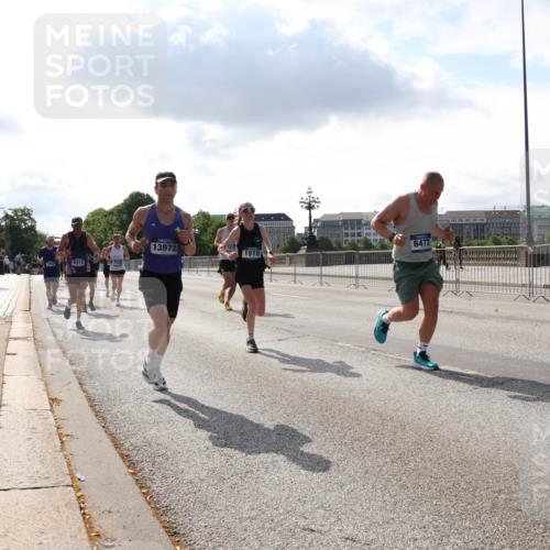 29.06.2025 - hella hamburg halbmarathon Lena Gebhardt http://msf.ph/oto/8312281 29.06.2025 09:47:13 Lombardsbrücke 13972, 6473, 1910, 6915, 188855, 1002, 1053, 1396, 1407, 1411, 1577, 1910, 1959, 2121, 2228, 2563, 2774, 2836, 3005, 3783, 3790, 3935, 4246, 4740, 5193, 5660, 5961, 6032, 6305, 6473, 6915, 7080, 7466, 7622, 7831, 7867, 7972, 8323, 8366, 9171, 9376, 9508, 9519, 10477, 10771, 11055, 11370, 11806, 11898, 12137, 12204, 12704, 12899, 13148, 13199, 13493, 13494, 13729, 13771, 13972, 13991, 14069, 14385, 14459 meine-sportfotos.de