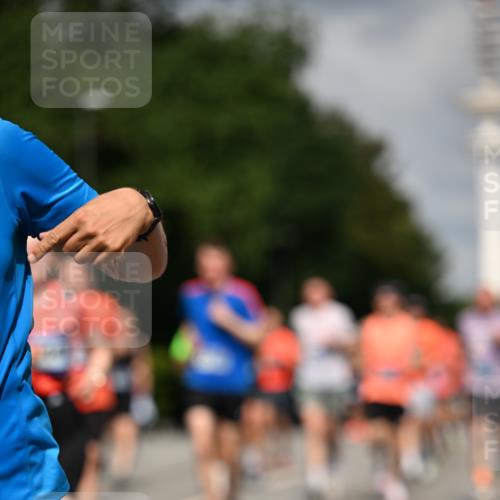 29.06.2025 - hella hamburg halbmarathon Dr. Thomas Lammeyer http://msf.ph/oto/8312291 29.06.2025 09:54:57 Kennedybrücke 1136, 1256, 1570, 1912, 1941, 1962, 2972, 3523, 3700, 3947, 4759, 4843, 4854, 4865, 5275, 5375, 5410, 6593, 6901, 7363, 7378, 7693, 7962, 8871, 9262, 9371, 9380, 9755, 9833, 9885, 10193, 10375, 10415, 10469, 11417 meine-sportfotos.de