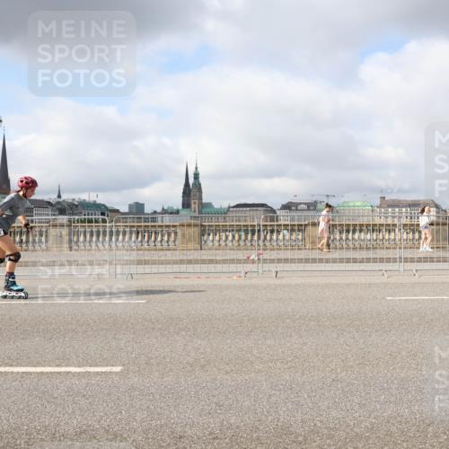 29.06.2025 - hella hamburg halbmarathon Lena Gebhardt http://msf.ph/oto/8312308 29.06.2025 09:07:08 Lombardsbrücke 257 meine-sportfotos.de