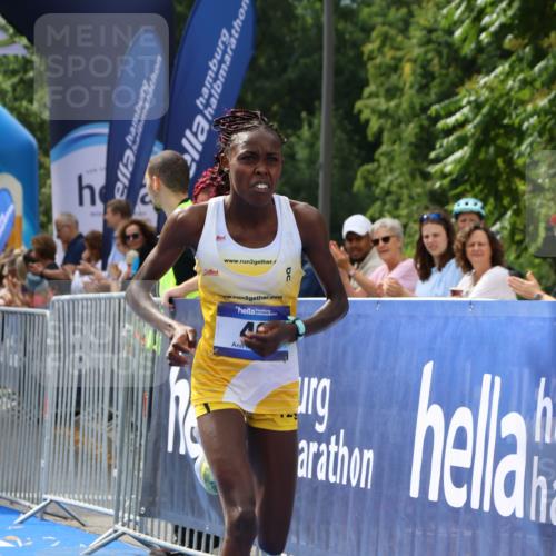 29.06.2025 - hella hamburg halbmarathon Strokosch-Dieckow http://msf.ph/oto/8312322 29.06.2025 10:11:07 Ziel 46 meine-sportfotos.de
