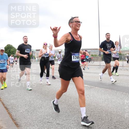 29.06.2025 - hella hamburg halbmarathon Lena Gebhardt http://msf.ph/oto/8312376 29.06.2025 10:56:35 Lombardsbrücke 9435, 16934, 6690, 709, 1749, 7092, 3987, 1047, 1113, 1738, 2095, 2143, 2307, 2887, 2915, 2991, 3257, 3348, 3418, 3438, 3516, 3517, 3520, 3614, 3675, 3676, 3953, 3987, 4083, 4094, 4118, 4354, 4773, 5237, 5438, 5580, 5589, 5693, 5757, 5911, 5944, 6348, 6349, 6690, 6968, 7025, 7028, 7090, 7307, 7381, 7711, 8005, 8108, 8150, 8305, 8517, 8606, 8766, 8939, 8943, 9172, 9210, 9383, 9435, 9606, 9910, 9948, 9953, 10555, 10569, 10571, 10740, 10784, 10987 meine-sportfotos.de