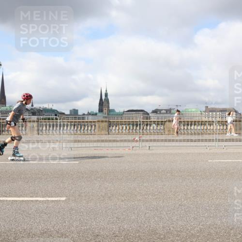 29.06.2025 - hella hamburg halbmarathon Lena Gebhardt http://msf.ph/oto/8312459 29.06.2025 09:07:08 Lombardsbrücke  meine-sportfotos.de
