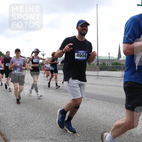 29.06.2025 - hella hamburg halbmarathon Lena Gebhardt http://msf.ph/oto/8312519 29.06.2025 10:47:01 Lombardsbrücke 3823, 5700, 1363, 9092, 4604, 1892, 1831, 1073, 1185, 1286, 1363, 1371, 1375, 1593, 1607, 1704, 1720, 1961, 1999, 2162, 2211, 2320, 2327, 2537, 2555, 2556, 2665, 2981, 3277, 3406, 3407, 3469, 3734, 3823, 4184, 4202, 4239, 4296, 4342, 4355, 4483, 4604, 5111, 5114, 5700, 5796, 5953, 6485, 6496, 6740, 6879, 7073, 7412, 7430, 7431, 7767, 7827, 8131, 8477, 8486, 8553, 8684, 8706, 8967, 9691, 10230, 13969, 14261, 15852, 16882, 16987 meine-sportfotos.de