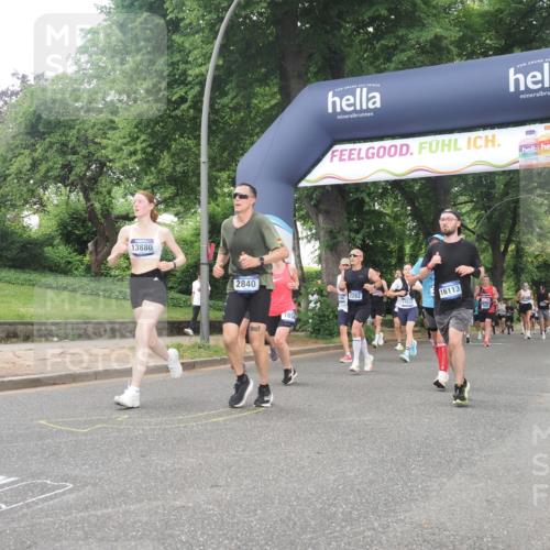 29.06.2025 - hella hamburg halbmarathon KatJ http://msf.ph/oto/8312520 29.06.2025 10:44:52 Zwischen KM18-KM19 1611, 2282, 2806, 2840, 6595, 7856 meine-sportfotos.de