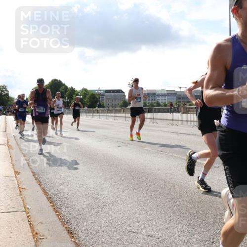 29.06.2025 - hella hamburg halbmarathon Lena Gebhardt http://msf.ph/oto/8312522 29.06.2025 09:47:15 Lombardsbrücke 6915, 7972, 13972, 1002, 1053, 1396, 1407, 1411, 1577, 1910, 1959, 2121, 2228, 2563, 2774, 2836, 3005, 3783, 3790, 3935, 4246, 4740, 5193, 5660, 5961, 6032, 6305, 6473, 6915, 7080, 7466, 7622, 7831, 7867, 7972, 8323, 8366, 9171, 9376, 9508, 9519, 10477, 10771, 11055, 11370, 11806, 11898, 12137, 12204, 12704, 12899, 13148, 13199, 13493, 13494, 13729, 13771, 13972, 13991, 14069, 14385, 14459 meine-sportfotos.de