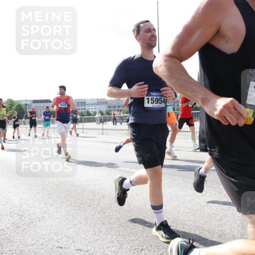 29.06.2025 - hella hamburg halbmarathon Lena Gebhardt http://msf.ph/oto/8312546 29.06.2025 09:59:52 Lombardsbrücke 14778, 1834, 15954, 1, 18495, 1006, 1125, 1264, 1334, 1366, 1595, 1642, 1834, 1914, 1955, 2099, 2348, 2364, 2391, 2432, 2447, 2582, 2584, 2630, 2676, 2677, 2910, 3181, 3279, 3668, 3836, 4013, 4231, 4426, 4632, 4772, 4796, 4837, 5015, 5134, 5277, 5341, 5465, 6174, 6201, 6202, 6414, 6415, 6462, 6581, 6587, 7833, 8330, 8520, 8542, 8652, 8846, 8929, 9142, 9488, 9903, 9907, 9984, 10020, 10031, 11039, 11568, 11844 meine-sportfotos.de