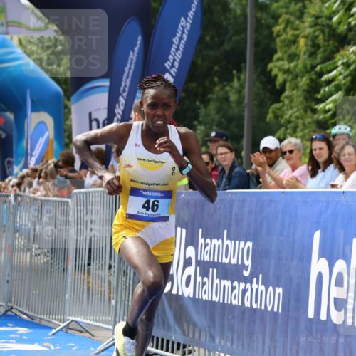 29.06.2025 - hella hamburg halbmarathon Strokosch-Dieckow http://msf.ph/oto/8312580 29.06.2025 10:11:06 Ziel 46 meine-sportfotos.de