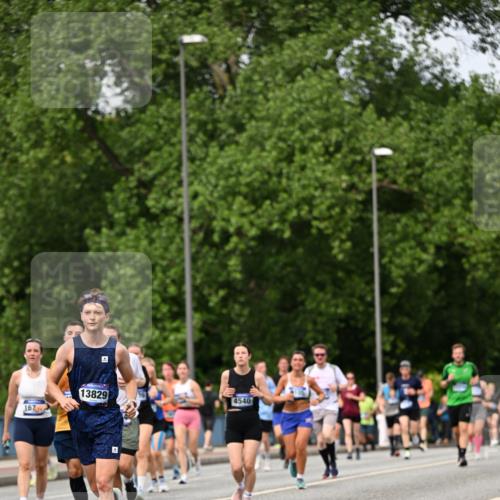 29.06.2025 - hella hamburg halbmarathon Dr. Thomas Lammeyer http://msf.ph/oto/8312588 29.06.2025 10:38:37 Kennedybrücke 1025, 1705, 1787, 2376, 2496, 2510, 2511, 2801, 3145, 3420, 3829, 4479, 4540, 4942, 5609, 6034, 6105, 6109, 6574, 6718, 6727, 6843, 7324, 7329, 7644, 8021, 8202, 8282, 8589, 8965, 9094, 9379, 9448, 9514, 10007, 10674, 11122, 11245, 11432 meine-sportfotos.de