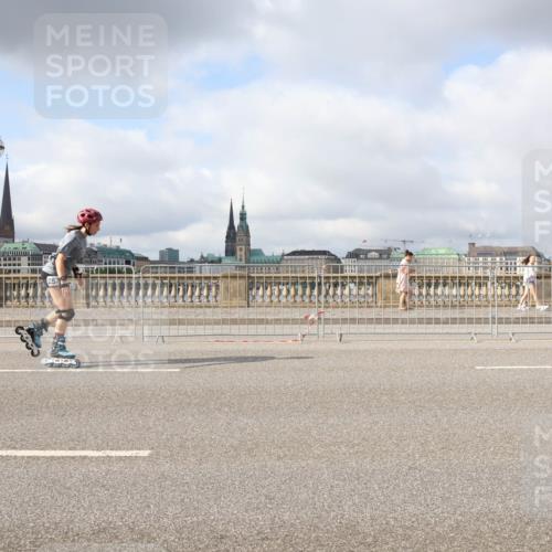 29.06.2025 - hella hamburg halbmarathon Lena Gebhardt http://msf.ph/oto/8312600 29.06.2025 09:07:08 Lombardsbrücke  meine-sportfotos.de