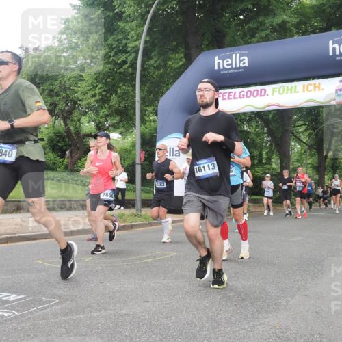 29.06.2025 - hella hamburg halbmarathon KatJ http://msf.ph/oto/8312646 29.06.2025 10:44:53 Zwischen KM18-KM19 1611, 2282, 2806, 2840, 2907, 6104, 6595, 7856 meine-sportfotos.de