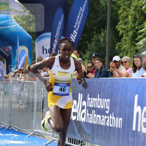29.06.2025 - hella hamburg halbmarathon Strokosch-Dieckow http://msf.ph/oto/8312654 29.06.2025 10:11:06 Ziel 46 meine-sportfotos.de