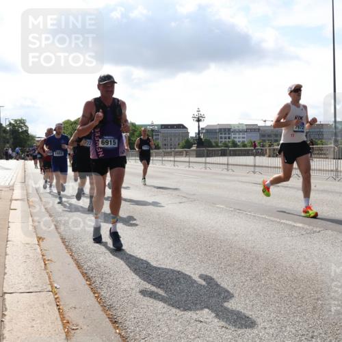 29.06.2025 - hella hamburg halbmarathon Lena Gebhardt http://msf.ph/oto/8312687 29.06.2025 09:47:15 Lombardsbrücke 1002, 222, 6915, 2774, 7972, 1002, 1053, 1396, 1407, 1411, 1577, 1910, 1959, 2121, 2228, 2563, 2774, 2836, 3005, 3783, 3790, 3935, 4246, 4740, 5193, 5660, 5961, 6032, 6305, 6473, 6915, 7080, 7466, 7622, 7831, 7867, 7972, 8323, 8366, 9171, 9376, 9508, 9519, 10477, 10771, 11055, 11370, 11806, 11898, 12137, 12204, 12704, 12899, 13148, 13199, 13493, 13494, 13729, 13771, 13972, 13991, 14069, 14385, 14459 meine-sportfotos.de