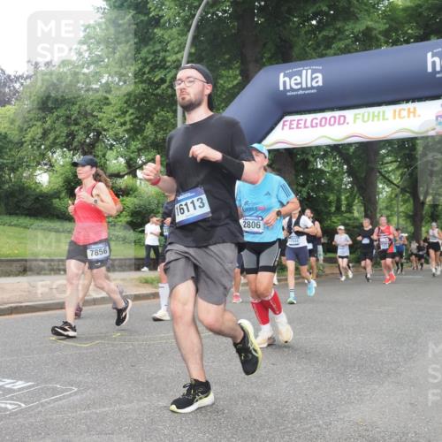 29.06.2025 - hella hamburg halbmarathon KatJ http://msf.ph/oto/8312698 29.06.2025 10:44:53 Zwischen KM18-KM19 1611, 2282, 2806, 2840, 2907, 6104, 6595, 7856 meine-sportfotos.de