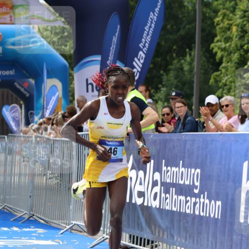 29.06.2025 - hella hamburg halbmarathon Strokosch-Dieckow http://msf.ph/oto/8312717 29.06.2025 10:11:06 Ziel 46 meine-sportfotos.de