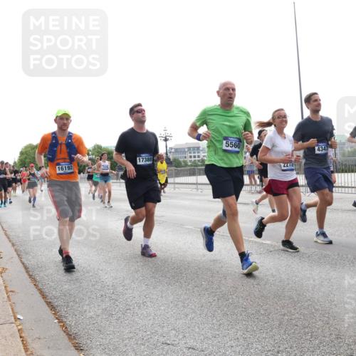 29.06.2025 - hella hamburg halbmarathon Lena Gebhardt http://msf.ph/oto/8312753 29.06.2025 10:37:20 Lombardsbrücke 16192, 17388, 5560, 2212, 4347, 14343, 176, 1022, 1253, 1276, 1337, 1339, 1488, 1490, 1597, 1819, 1952, 1954, 2016, 2031, 2072, 2104, 2272, 2480, 2486, 2640, 3127, 3165, 3633, 3714, 3895, 4097, 4347, 4733, 5146, 5171, 5186, 5224, 5538, 5560, 5640, 5786, 5790, 5940, 6172, 6359, 6584, 6804, 6821, 6955, 7085, 7124, 7202, 7235, 7544, 7707, 7777, 7823, 8007, 8257, 8258, 8315, 8758, 8811, 8843, 9054, 9055, 9524, 12123, 12472, 12824, 16680 meine-sportfotos.de