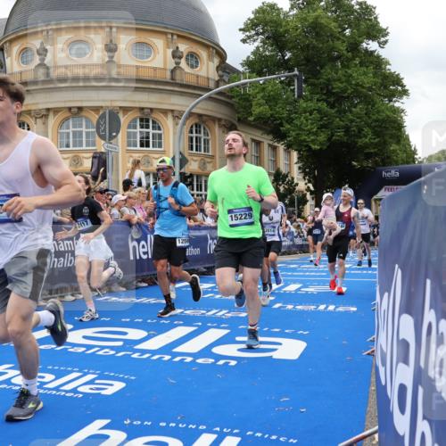 29.06.2025 - hella hamburg halbmarathon Strokosch-Dieckow http://msf.ph/oto/8312757 29.06.2025 10:57:19 Ziel 1877, 2417, 2676, 4940, 5926, 6272, 6281, 6302, 8585, 9450, 9577, 9727, 9934, 10383, 11590, 12014, 12590, 13394, 13664, 13750, 15110, 15229, 15664, 15695, 16625, 16830, 17160, 17660, 17779, 17828, 17848, 17993, 19184 meine-sportfotos.de