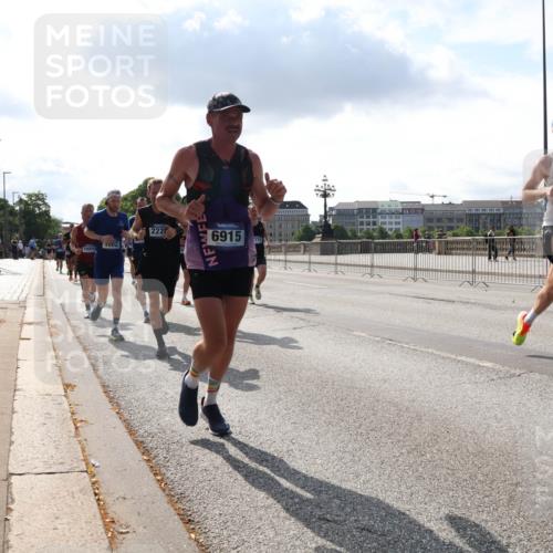 29.06.2025 - hella hamburg halbmarathon Lena Gebhardt http://msf.ph/oto/8312791 29.06.2025 09:47:16 Lombardsbrücke 222, 1002, 19059, 6915, 774, 7972, 8888, 1002, 1053, 1396, 1407, 1411, 1577, 1910, 1959, 2121, 2228, 2563, 2774, 2836, 3005, 3783, 3790, 3935, 4246, 4740, 5193, 5660, 5961, 6032, 6305, 6473, 6915, 7080, 7466, 7622, 7831, 7867, 7972, 8323, 8366, 9171, 9376, 9508, 9519, 10477, 10771, 11055, 11370, 11806, 11898, 12137, 12204, 12704, 12899, 13029, 13148, 13199, 13493, 13494, 13729, 13771, 13972, 13991, 14069, 14385, 14459 meine-sportfotos.de