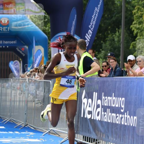 29.06.2025 - hella hamburg halbmarathon Strokosch-Dieckow http://msf.ph/oto/8312792 29.06.2025 10:11:06 Ziel 46 meine-sportfotos.de