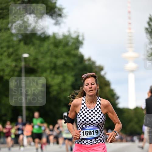 29.06.2025 - hella hamburg halbmarathon Dr. Thomas Lammeyer http://msf.ph/oto/8312804 29.06.2025 10:38:38 Kennedybrücke 1025, 1705, 1787, 2376, 2496, 2510, 2511, 2801, 3145, 3420, 3829, 4479, 4540, 4942, 5609, 6034, 6105, 6109, 6718, 6727, 6843, 7324, 7329, 7644, 8021, 8202, 8589, 8965, 9094, 9379, 9448, 9514, 10674, 11122, 11245, 11432 meine-sportfotos.de