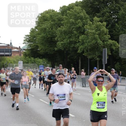 29.06.2025 - hella hamburg halbmarathon Jannik Wohlers http://msf.ph/oto/8312806 29.06.2025 10:38:35 Lombardsbrücke 1232, 1390, 1451, 2524, 2534, 3307, 3745, 3927, 4257, 4320, 4410, 4964, 6062, 6112, 6611, 7263, 7589, 8367, 8457, 8783, 9708, 9974, 9977, 10072, 10554, 10604, 10696, 11059, 12028, 12090, 12092, 12410, 12722, 13060, 13922, 14557, 14558, 14856, 16335, 16388, 16841, 16883, 17313, 18050, 18504 meine-sportfotos.de