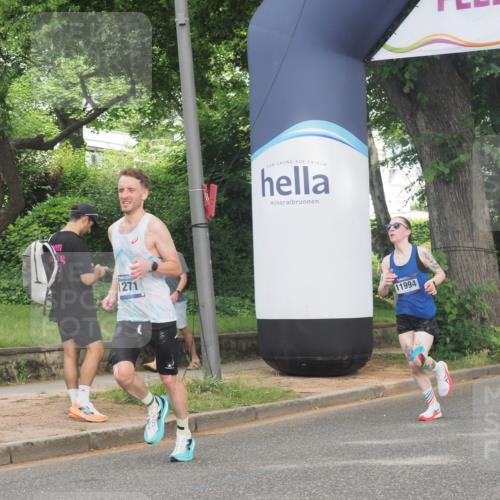 29.06.2025 - hella hamburg halbmarathon KatJ http://msf.ph/oto/8312820 29.06.2025 10:15:30 Zwischen KM18-KM19 1271 meine-sportfotos.de