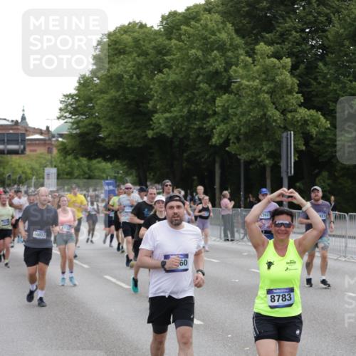 29.06.2025 - hella hamburg halbmarathon Jannik Wohlers http://msf.ph/oto/8312867 29.06.2025 10:38:36 Lombardsbrücke 1232, 1390, 1451, 2524, 2534, 2571, 2998, 3307, 3745, 4257, 4320, 4410, 4964, 6062, 6112, 6611, 7263, 7589, 7815, 8457, 8783, 9708, 9974, 9977, 10072, 10315, 10554, 10604, 10696, 11059, 12028, 12090, 12092, 12410, 12722, 12745, 13060, 13922, 14557, 14558, 14856, 16335, 16388, 16841, 16883, 17313, 18504 meine-sportfotos.de