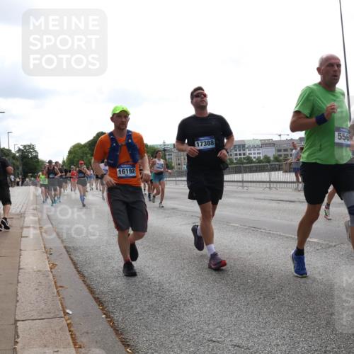 29.06.2025 - hella hamburg halbmarathon Lena Gebhardt http://msf.ph/oto/8312868 29.06.2025 10:37:20 Lombardsbrücke 16192, 1276, 17388, 556, 2272, 434, 1022, 1253, 1276, 1337, 1339, 1488, 1490, 1597, 1819, 1952, 1954, 2016, 2031, 2072, 2104, 2272, 2480, 2486, 2640, 3127, 3165, 3633, 3714, 3895, 4097, 4347, 4733, 5146, 5171, 5186, 5224, 5538, 5560, 5640, 5786, 5790, 5940, 6172, 6359, 6584, 6804, 6821, 6955, 7085, 7124, 7202, 7235, 7544, 7707, 7777, 7823, 8007, 8257, 8258, 8315, 8758, 8811, 8843, 9054, 9055, 9524, 12123, 12472, 12824, 16680 meine-sportfotos.de