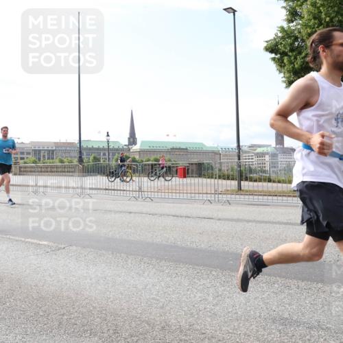 29.06.2025 - hella hamburg halbmarathon Lena Gebhardt http://msf.ph/oto/8312882 29.06.2025 10:12:23 Lombardsbrücke 9254, 1062, 1249, 1610, 1785, 1790, 1850, 2661, 2963, 2964, 3182, 3248, 3262, 3746, 4453, 4499, 4554, 5150, 5166, 5176, 5597, 5598, 6822, 6871, 6966, 7014, 7474, 8971, 9253, 9254, 9405, 9705, 10409, 10581, 10685, 11509, 11525, 11537, 11581, 12456, 13171, 13542, 13566, 13816, 14060, 14196, 14313, 14540, 14863, 14868, 15137, 15369, 16379, 16473, 16976, 18178, 18261, 18395, 18429, 18493, 18655 meine-sportfotos.de