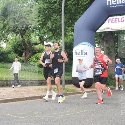 29.06.2025 - hella hamburg halbmarathon KatJ http://msf.ph/oto/8312911 29.06.2025 10:44:56 Zwischen KM18-KM19 2282, 2806, 2840, 2907, 3251, 5341, 6104, 7856 meine-sportfotos.de