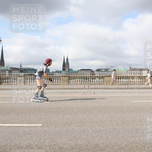 29.06.2025 - hella hamburg halbmarathon Lena Gebhardt http://msf.ph/oto/8312939 29.06.2025 09:07:09 Lombardsbrücke  meine-sportfotos.de