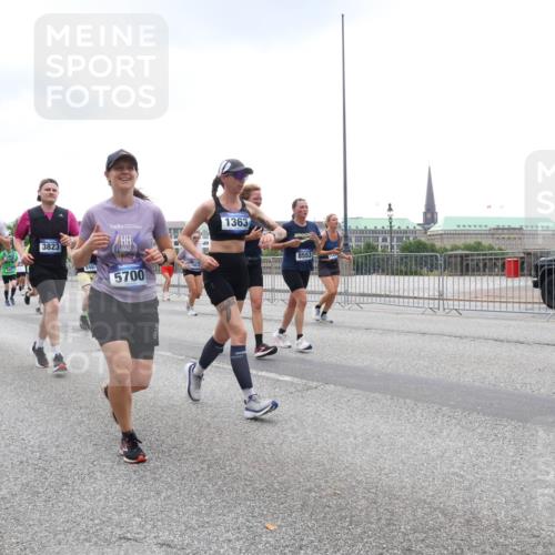 29.06.2025 - hella hamburg halbmarathon Lena Gebhardt http://msf.ph/oto/8312964 29.06.2025 10:47:02 Lombardsbrücke 3756, 13757, 8684, 3823, 1363, 8553, 8488, 5700, 1073, 1185, 1286, 1363, 1371, 1375, 1463, 1593, 1607, 1704, 1720, 1961, 1999, 2162, 2211, 2320, 2327, 2537, 2555, 2556, 2665, 2981, 3277, 3406, 3407, 3734, 3823, 4184, 4202, 4239, 4296, 4342, 4355, 4483, 4604, 4806, 5111, 5114, 5700, 5796, 5953, 6485, 6496, 6740, 6879, 7073, 7412, 7430, 7431, 7631, 7827, 8105, 8131, 8477, 8486, 8553, 8684, 8706, 8967, 9691, 10230, 13969, 14261, 15852, 16882, 16987 meine-sportfotos.de