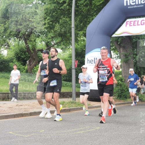 29.06.2025 - hella hamburg halbmarathon KatJ http://msf.ph/oto/8312976 29.06.2025 10:44:56 Zwischen KM18-KM19 2282, 2806, 2840, 2907, 3251, 5341, 6104, 7856 meine-sportfotos.de