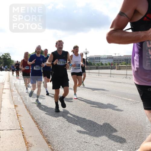 29.06.2025 - hella hamburg halbmarathon Lena Gebhardt http://msf.ph/oto/8312988 29.06.2025 09:47:16 Lombardsbrücke 1002, 2228, 15500, 6915, 1002, 1053, 1396, 1407, 1411, 1577, 1910, 1959, 2121, 2228, 2563, 2774, 2836, 3005, 3783, 3790, 3935, 4246, 4740, 5193, 5660, 5961, 6032, 6305, 6473, 6915, 7080, 7466, 7622, 7831, 7867, 7972, 8323, 8366, 9171, 9376, 9508, 9519, 10477, 10771, 11055, 11370, 11806, 11898, 12137, 12204, 12704, 12899, 13029, 13148, 13199, 13493, 13494, 13729, 13771, 13972, 13991, 14069, 14385, 14459 meine-sportfotos.de