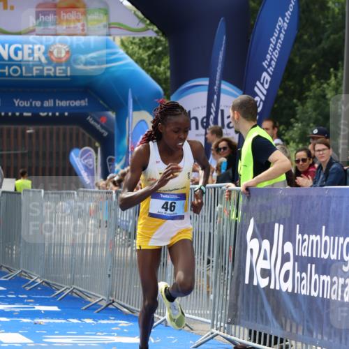 29.06.2025 - hella hamburg halbmarathon Strokosch-Dieckow http://msf.ph/oto/8313028 29.06.2025 10:11:06 Ziel 46 meine-sportfotos.de