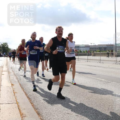 29.06.2025 - hella hamburg halbmarathon Lena Gebhardt http://msf.ph/oto/8313045 29.06.2025 09:47:17 Lombardsbrücke 9059, 1002, 8366, 16698, 2228, 15500, 1002, 1053, 1217, 1396, 1407, 1411, 1577, 1910, 1959, 2121, 2228, 2404, 2563, 2774, 2836, 2851, 3005, 3783, 3790, 3935, 4246, 4740, 5193, 5660, 5961, 6032, 6305, 6473, 6915, 7080, 7466, 7622, 7831, 7867, 7972, 8323, 8366, 8395, 9171, 9376, 9508, 9519, 10477, 10771, 11055, 11370, 11806, 11898, 12137, 12204, 12704, 13029, 13148, 13199, 13493, 13494, 13729, 13771, 13972, 13991, 14069, 14385, 14459, 18419 meine-sportfotos.de