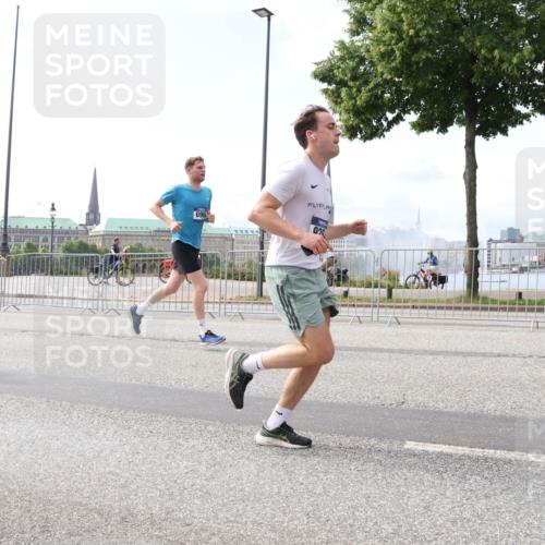 29.06.2025 - hella hamburg halbmarathon Lena Gebhardt http://msf.ph/oto/8313113 29.06.2025 10:12:25 Lombardsbrücke 1486, 6966, 02, 1062, 1249, 1610, 1785, 1790, 1850, 2661, 2963, 2964, 3182, 3248, 3262, 3746, 4453, 4499, 4554, 5150, 5166, 5176, 5597, 5598, 6822, 6871, 6966, 7014, 7474, 8971, 9253, 9254, 9405, 9705, 10409, 10581, 10685, 11509, 11525, 11537, 11581, 12456, 13171, 13542, 13566, 13816, 14060, 14196, 14313, 14540, 14863, 14868, 14869, 15137, 15369, 16379, 16473, 16826, 16911, 16976, 18178, 18395, 18429, 18493, 18655 meine-sportfotos.de