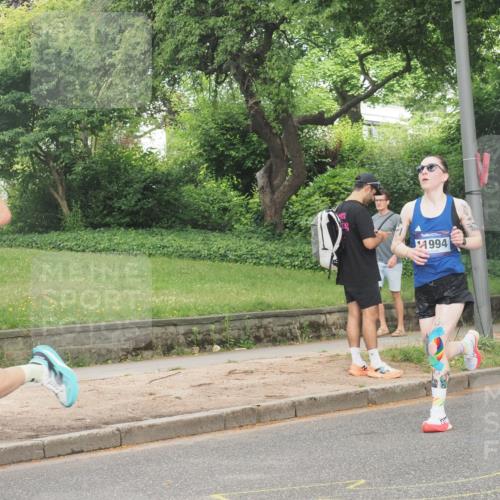 29.06.2025 - hella hamburg halbmarathon KatJ http://msf.ph/oto/8313119 29.06.2025 10:15:31 Zwischen KM18-KM19 1271 meine-sportfotos.de