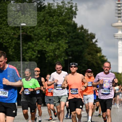 29.06.2025 - hella hamburg halbmarathon Dr. Thomas Lammeyer http://msf.ph/oto/8313131 29.06.2025 09:54:59 Kennedybrücke 1136, 1256, 1570, 1903, 1912, 1941, 2972, 3523, 3700, 3947, 4759, 4843, 4854, 4865, 4999, 5275, 5375, 5410, 6593, 7105, 7363, 7378, 7693, 7962, 8346, 8871, 9262, 9364, 9371, 9380, 9755, 9833, 9885, 10193, 10375, 10415, 10469, 11417 meine-sportfotos.de