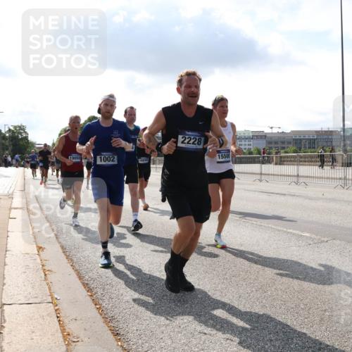 29.06.2025 - hella hamburg halbmarathon Lena Gebhardt http://msf.ph/oto/8313132 29.06.2025 09:47:17 Lombardsbrücke 19059, 1002, 16698, 2228, 15500, 1002, 1053, 1217, 1396, 1407, 1411, 1577, 1910, 1959, 2121, 2228, 2404, 2563, 2774, 2836, 2851, 3005, 3783, 3790, 3935, 4246, 4740, 5193, 5660, 5961, 6032, 6305, 6473, 6915, 7080, 7466, 7622, 7831, 7867, 7972, 8323, 8366, 8395, 9171, 9376, 9508, 9519, 10477, 10771, 11055, 11370, 11806, 11898, 12137, 12204, 12704, 13029, 13148, 13199, 13493, 13494, 13729, 13771, 13972, 13991, 14069, 14385, 14459, 18419 meine-sportfotos.de